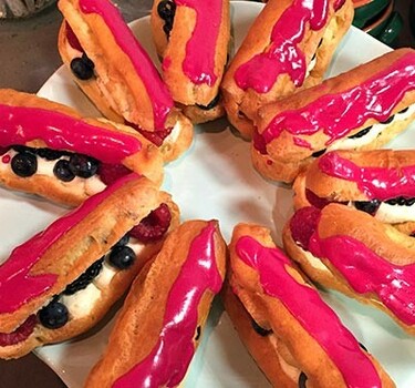 Eclairs met roodfruit