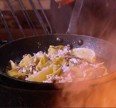 Pappardelle met warm gerookte forel en dille