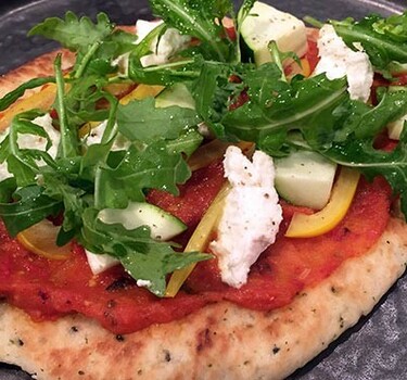 Pizza van naan met ricotta