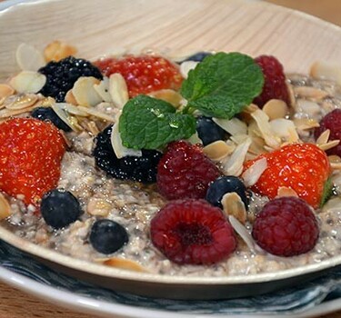 Overnight oats met kaneel, kardemom en amandelen
