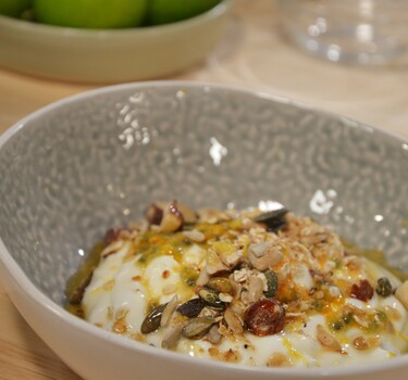 Griekse yoghurt met zelfgemaakte notenmuesli