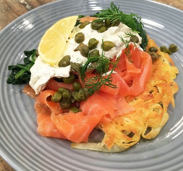 Gebakken tagliatelle met gerookte zalm