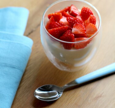 Easy panna cotta met aardbeien