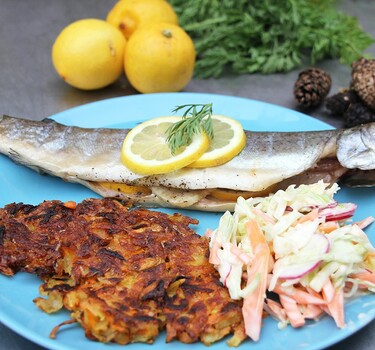 Forel met wortel rösti en coleslaw