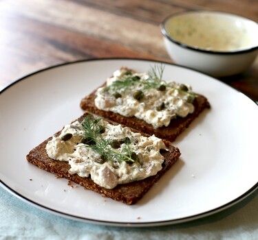 Smörrebröd met haringsalade