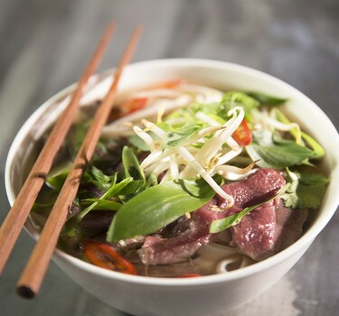 Pho (Vietnamese noedelsoep met rundvlees)