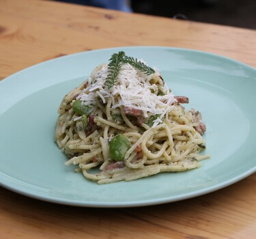 Spaghetti carbonara met wildpluk pesto