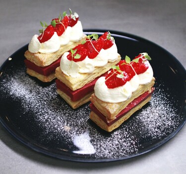 Millefeuille met crème chibouste en frambozencremeux