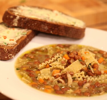 Pasta e fagioli (pasta met bruine bonen) & Brood met Gio’s kruidenboter