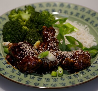 Makkelijke Chinese sesamkip met broccoli en rijst