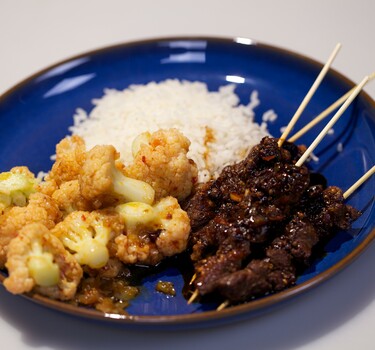 Saté Kambing met sambal goreng bloemkool