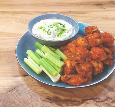 Buffalo wings en blue cheese dip