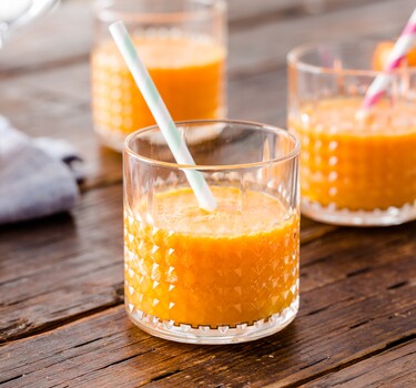 Orange power smoothie (met mandarijn, wortel en gember)