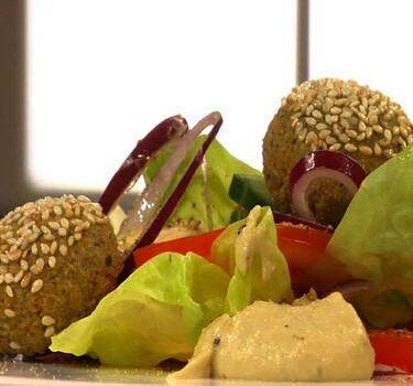 Falafel met salade en hummus