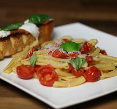 Pasta Pinuccia met bruschetta