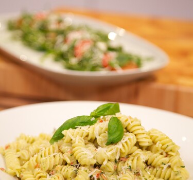 Fusilli con pesto alla Siciliana & Caprese alla Gio