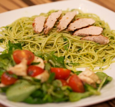 Spaghetti con acciughe e crescione (pasta met waterkers) & Insalata lattuga (salade met veldsla)