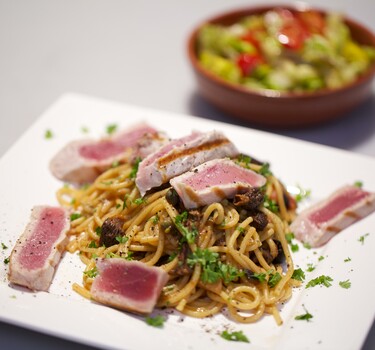 Spaghetti con tonno e funghi secchi - spaghetti met tonijn en gedroogde paddenstoelen