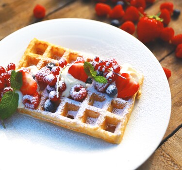 Brusselse wafels met slagroom en rood fruit