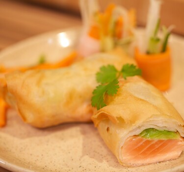 Zalmpakketje met avocado & groenterolletjes