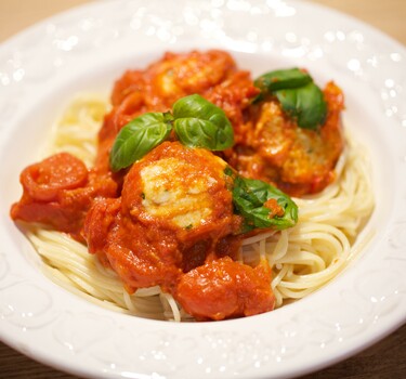 Spaghetti met ricottaballetjes in tomatensaus