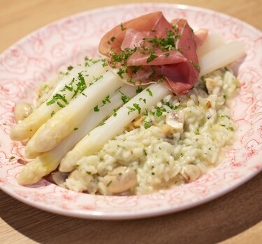 Hazelnotenrisotto met witte asperges