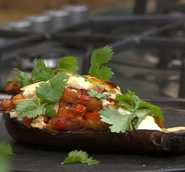 Gevulde aubergine met kikkererwten