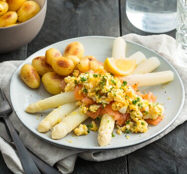 Asperges à la Flamande met gerookte zalm