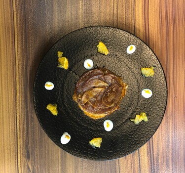 Tarte Tatin van appel en peer met sinaasappelcrème