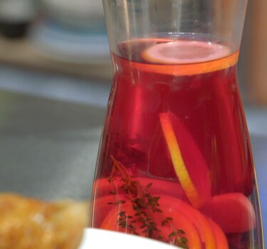 Spicy red ice tea