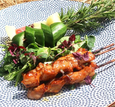 Kip-yakitori met Aziatische salade