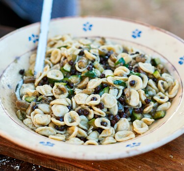 Orecchiette met aubergine & zwarte kikkererwten 