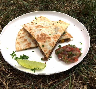 Quesadilla met salsa van tomaat