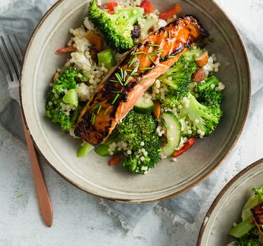 Frisse parelcouscous met gebakken zalm