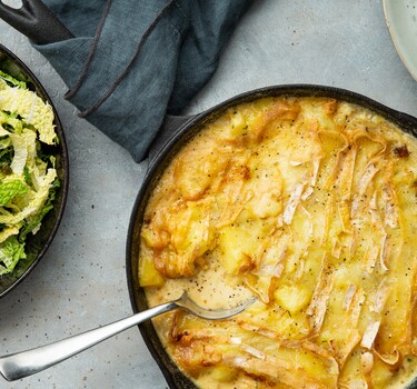 La tartiflette met groene kool-kappertjessalade