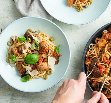 Spaghetti met worst en aubergine 