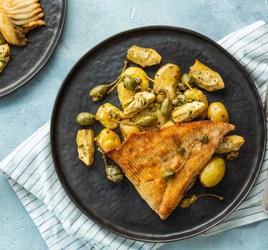 Rogvleugel met artisjok, kapperappeltjes & crushed potatoes