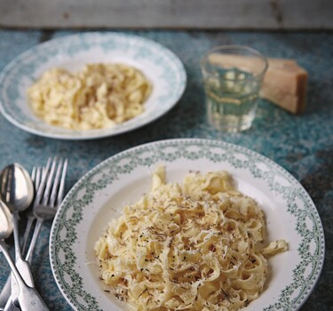 Goldie Hawn’s fettuccine alfredo 