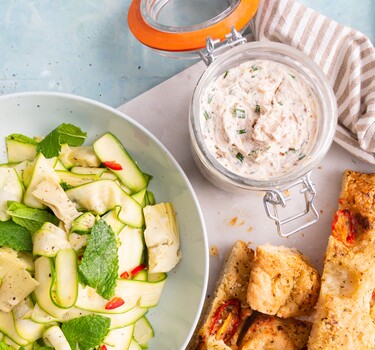 Makreelrillettes met courgettesalade en focaccia