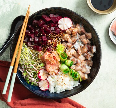 Pokébowl met haring en biet