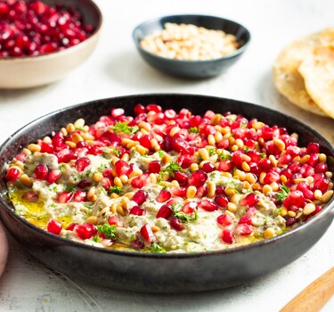 Rokerige baba ganoush met zelfgemaakt flatbread