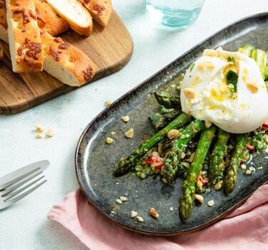 Groene asperges met burrata