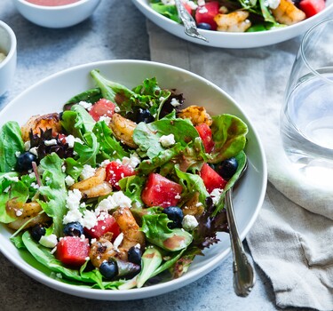 Gegrilde watermeloen salade met feta en waterkers