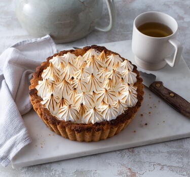 Salted Caramel Meringue Taart