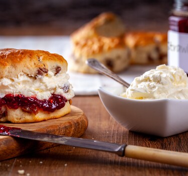 zelf scones maken: recept met clotted cream