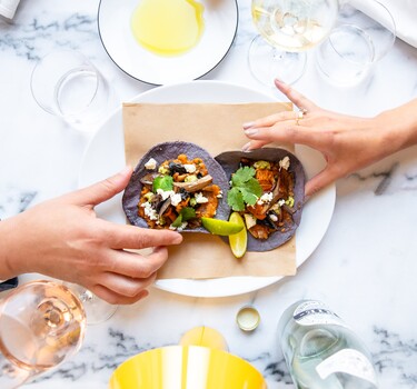 Paddenstoelen taco’s met poblano crema en queso fresco