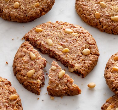 Aardbeienkoekjes met pijnboompitten