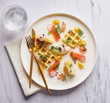 Kruidenwafel met gerookte zalm 