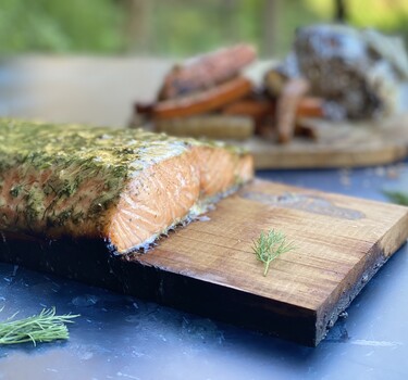 BBQStreet Zalm met gravad lax-saus en groentefrietjes