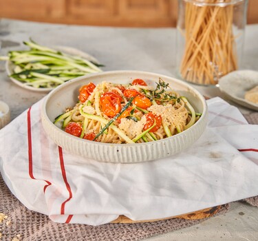 Snel met Miljuschka Spaghetti met gekonfijte tomaat en parmezaan-crunch 